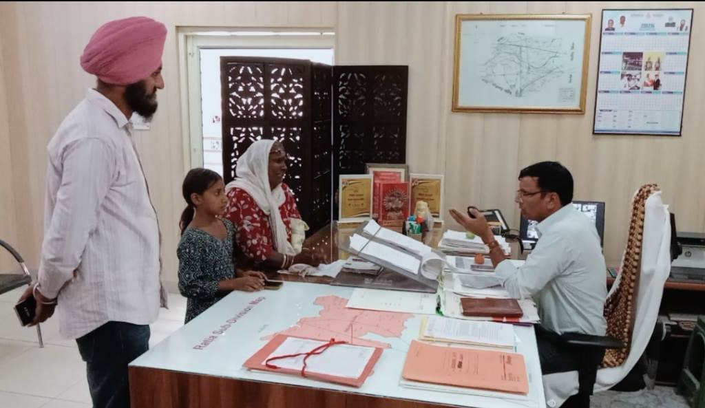 एसडीएम ने समाधान शिविर में सुनी जनसमस्याएं त्वरित समाधान के दिए निर्देश
